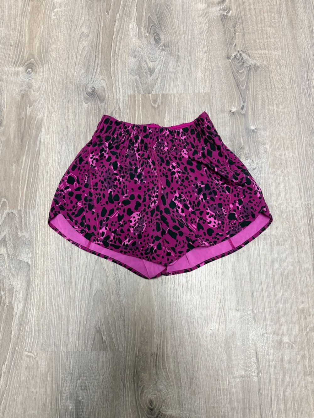 Lululemon Track That Mid Rise Lined Shorts 5” Size 6